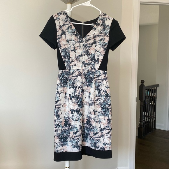 Club Monaco floral sheath like day dress with textured fabric short sleeves - Picture 1 of 8